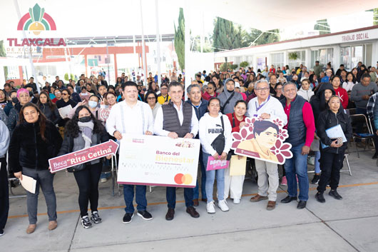 Alfonso Sánchez encabeza entrega de becas Rita Cetina en Tlaxcala de Xicohténcatl 