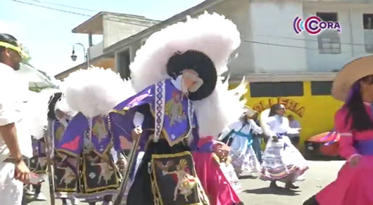 Color, música y alegría marcaron el desfile de carnaval en Natívitas