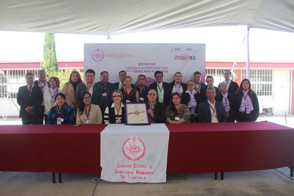 Entregó la CEDHT el Distintivo Escuela Comprometida con los Derechos Humanos a la secundaria técnica No. 53 “Matlalcuéyetl” de Apizaco