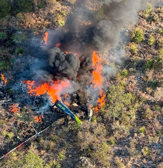 Desplome de helicóptero en Arteaga, Coahuila queda en susto; 8 brigadistas lesionados