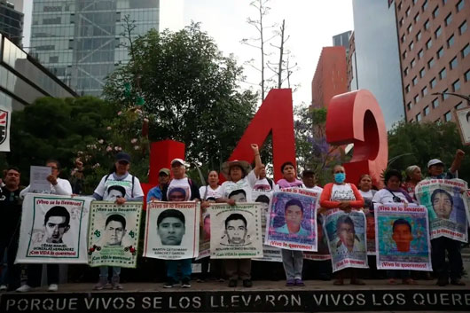 Sheinbaum se reunirá de nuevo con padres de los 43 a finales de febrero