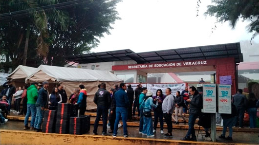 Sindicatos de Veracruz toman instalaciones de la Secretaría de Educación