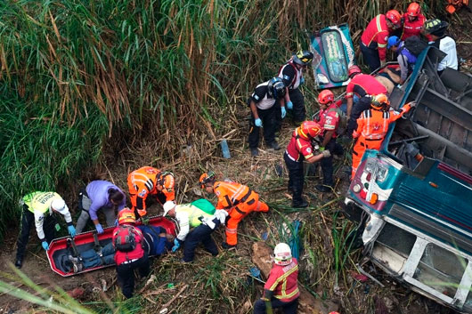Un mexicano, entre los 55 fallecidos en accidente vehicular en Guatemala: Embajada
