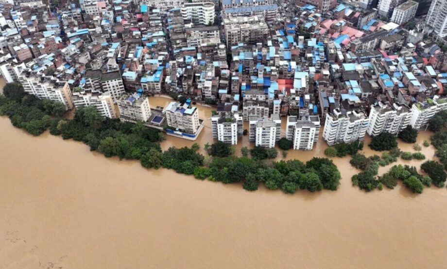 Desalojan a 10 mil personas en China por riesgo de desbordamiento de ríos
