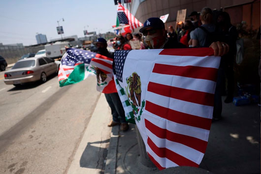 Sheinbaum reitera llamado a mexicanos en EU a protestar pacíficamente