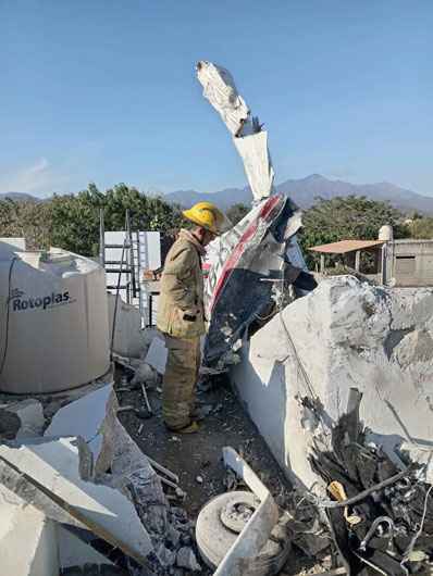 Avioneta se desploma sobre finca en Nayarit y deja dos muertos