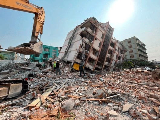 Suman más de 2 mil muertos por sismo en Myanmar; decretan semana de duelo
