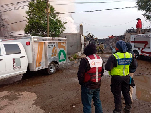 Controlan incendio por depósito de desechos en Santa María Zolotepec, Toluca