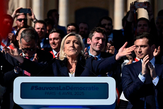 La ultraderecha en Francia se congrega en París por condena de Le Pen