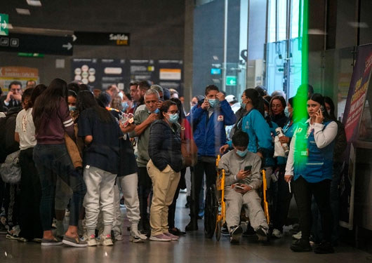 Arriba a Colombia avión de la Fuerza Aérea con otros 150 deportados