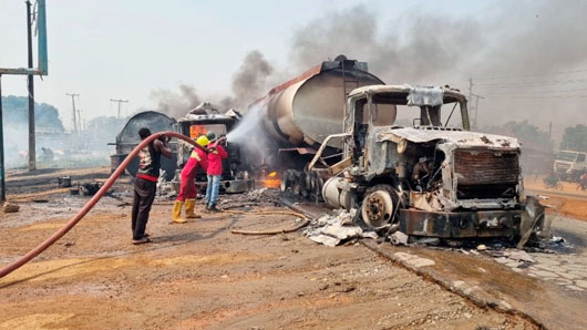 Aumenta a 86 los muertos por explosión de camión cisterna en Nigeria