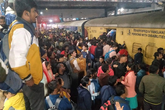 Al menos 15 muertos por aglomeración en estación de tren en la India