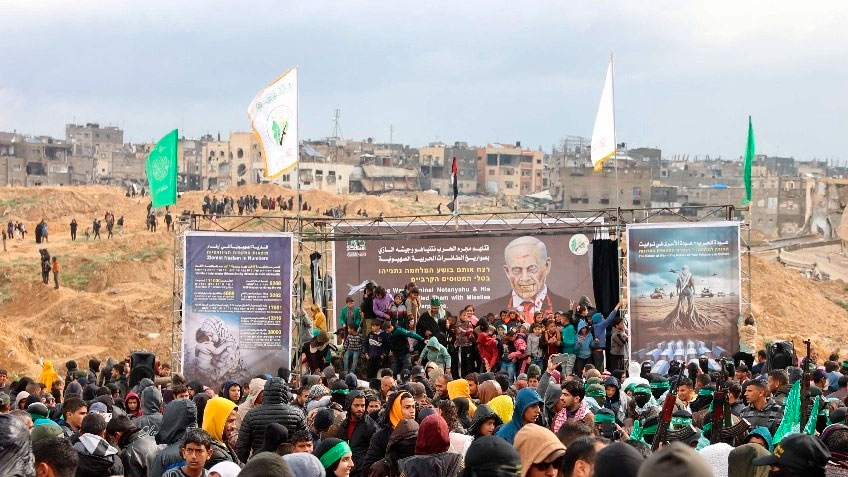 Arriban a Tel Aviv, Israel, cadáveres de 4 rehenes entregados por Hamas