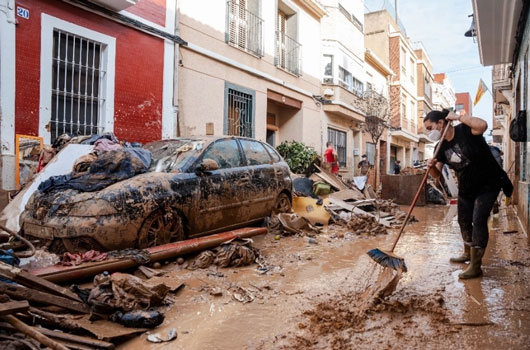 Decenas de miles protestan en Valencia; exigen renuncia de Mazón