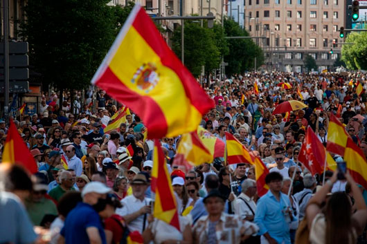 Más de 50 mil personas protestan en Madrid; exigen dimisión de Sánchez