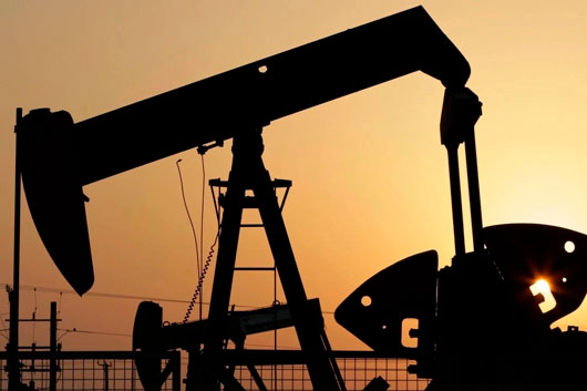 Petróleo se dispara y mercados bursátiles caen tras ataque israelí a Irán