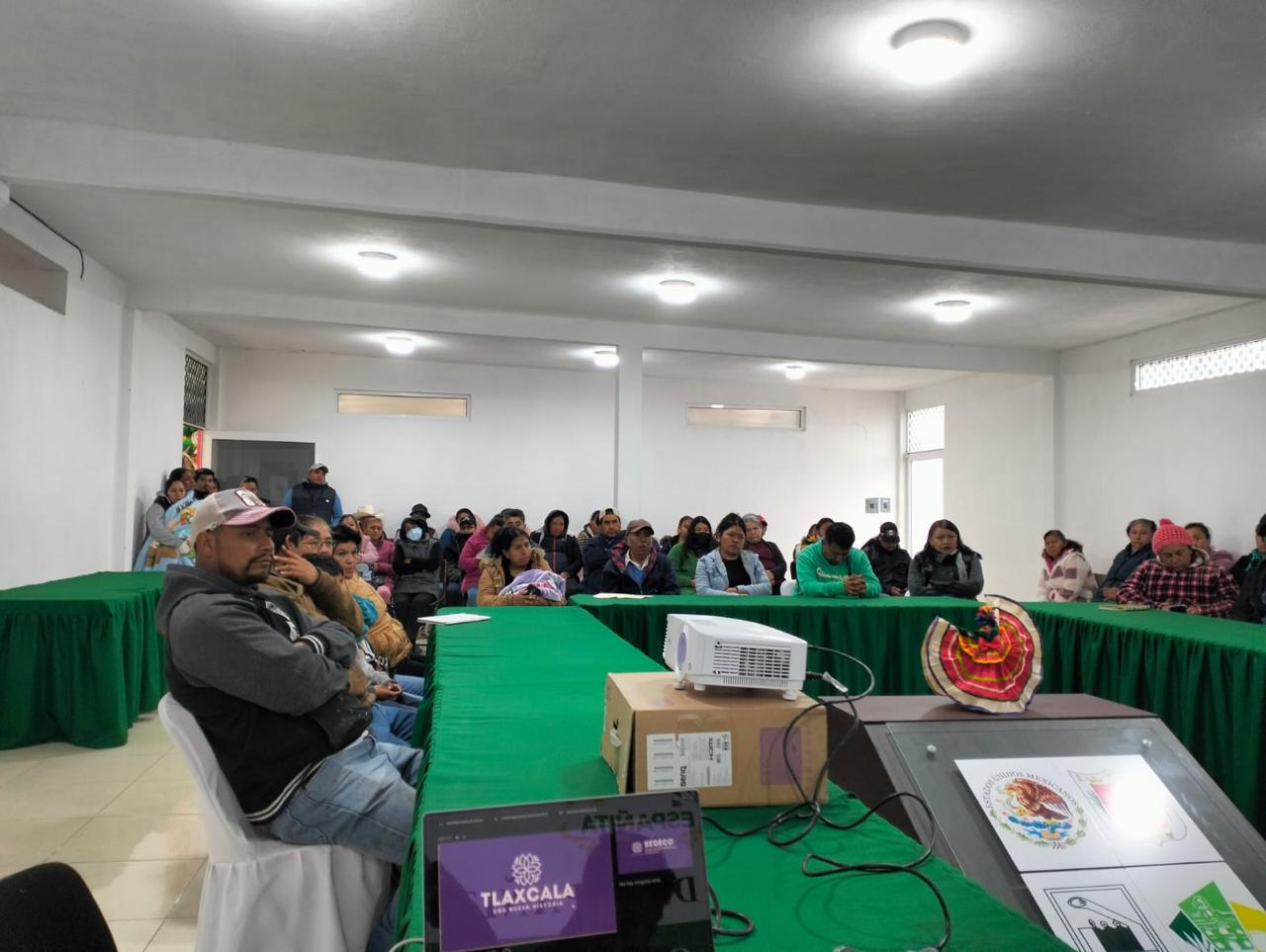 Sedeco presenta programas y servicios a emprendedores en los municipios