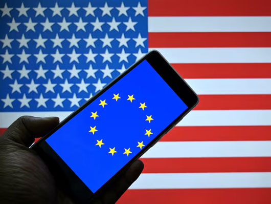 Donald Trump amenaza con un 200% de aranceles contra la Unión Europea.