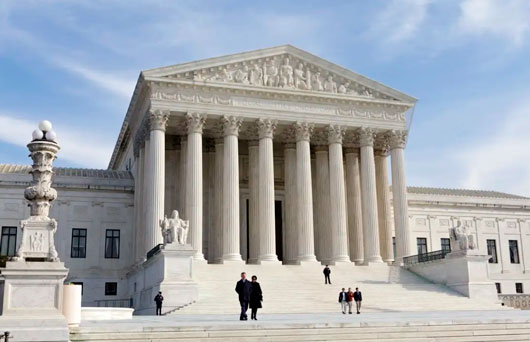 Suprema Corte autoriza a gobierno de Trump retirar protecciones a 350 mil venezolanos