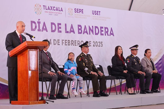 Conmemoran autoridades estatales el “Día de la Bandera” en Tlaxcala