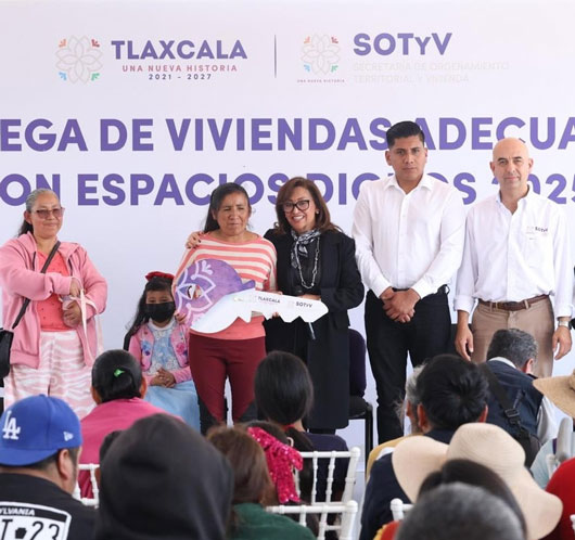 Entregó gobernadora Lorena Cuéllar acciones de vivienda a familias de Mazatecochco