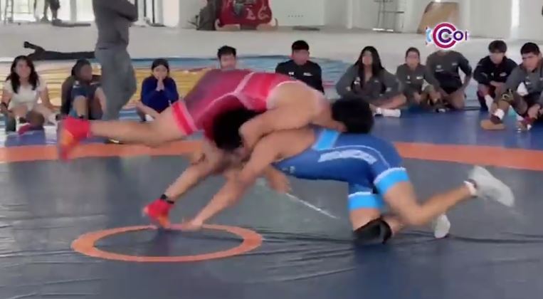 Luchadores tlaxcaltecas buscan su lugar en la selección nacional