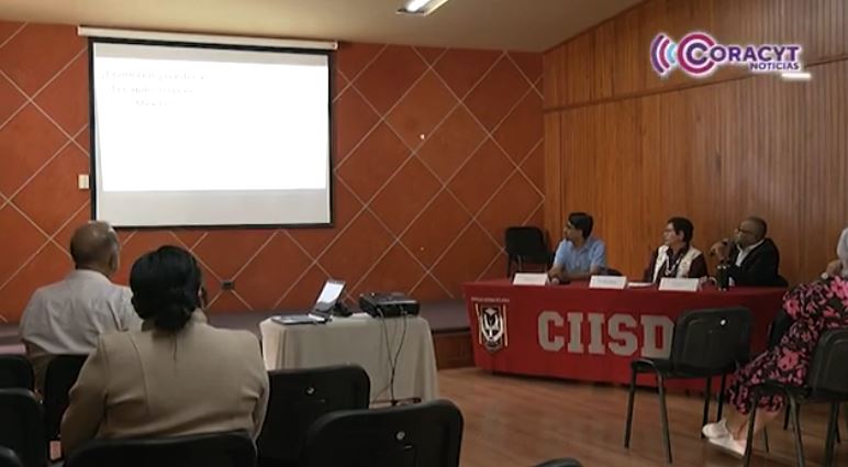 Analizaron en la UATx el papel de los medios públicos en la construcción social 