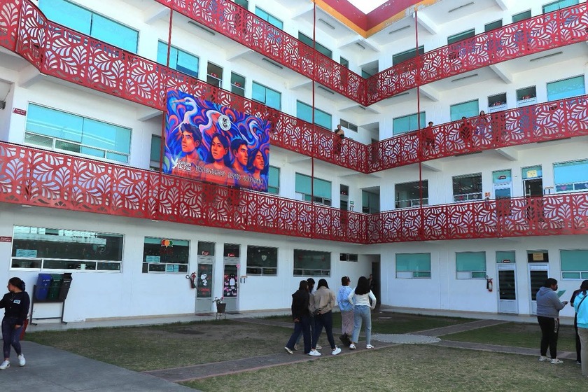 Se consolida UATx como referente del humanismo educativo en México