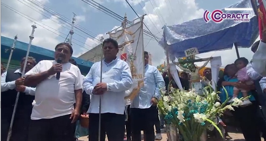 Más de 500 personas participan en fiesta de la Santa Cruz en Tetlanohcan