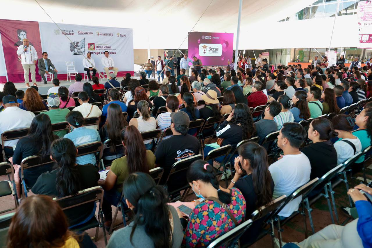 Entregaron 698 tarjetas de la beca “Rita Cetina” para estudiantes de primaria