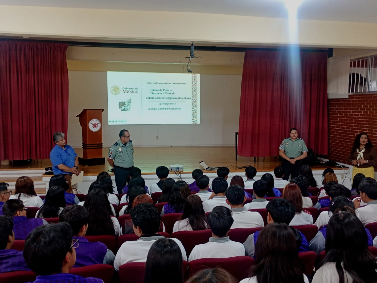 Reciben pláticas 200 alumnos del Cobat 06