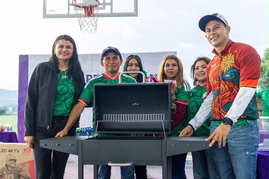 Reconoce alcalde Azaín Ávalos a padres de familia de Apetatitlán por su dedicación y compromiso