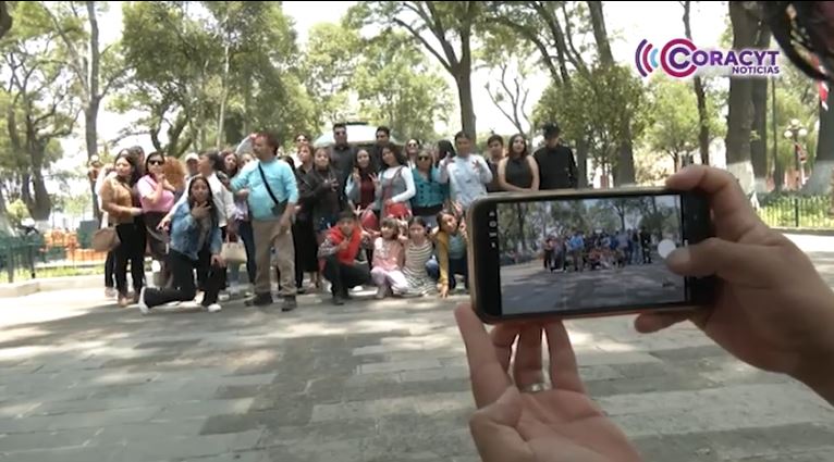 Familias tlaxcaltecas festejaron a mamá con paseos, música y reuniones