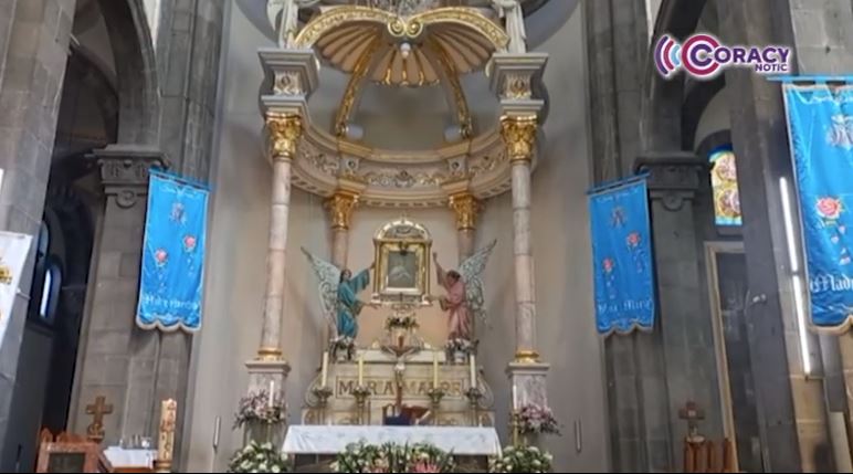Feligreses visitan a la Virgen de la Misericordia en Apizaco 