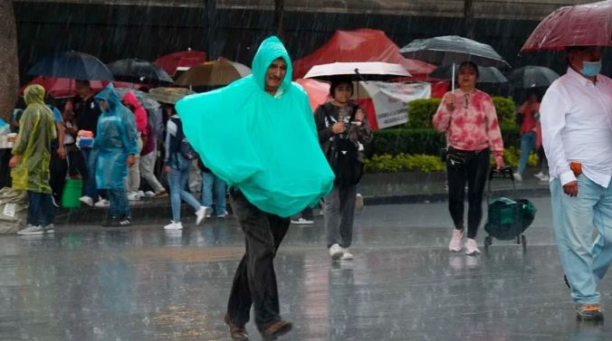 Monzón mexicano y onda tropical 20 mantendrán las lluvias en gran parte del país