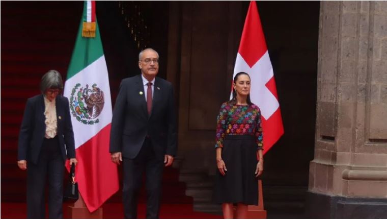 La presidenta Claudia Sheinbaum recibe de manera oficial al presidente de Suiza, Guy Parmelin, en Palacio Nacional