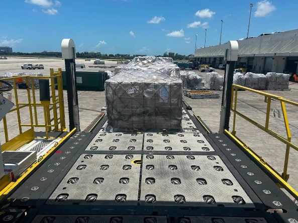 Llega a Cuba el primer envío de ayuda humanitaria de EU por 100 mdd; Cáritas distribuirá alimentos e insumos