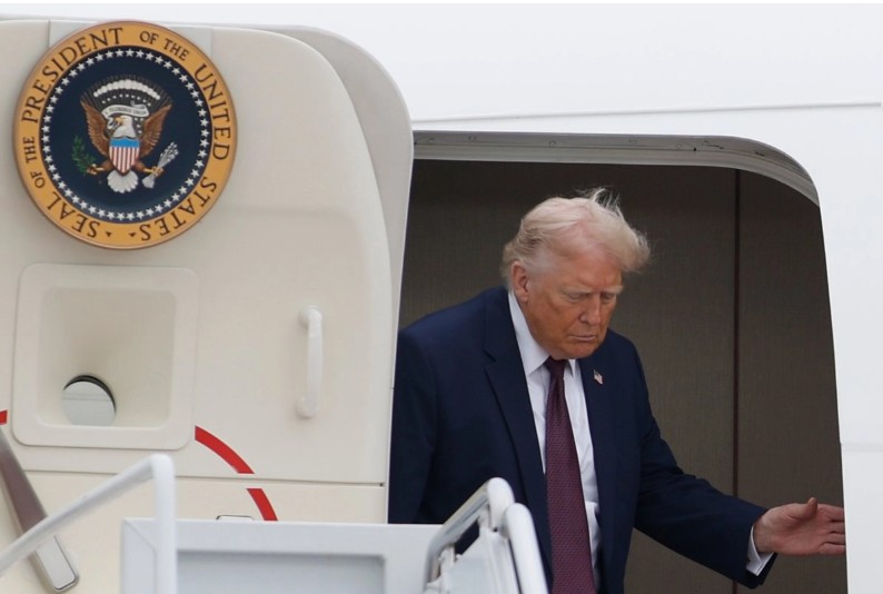 Trump cancela firma de proyecto de vivienda en el Capitolio; aumenta tensión con republicanos