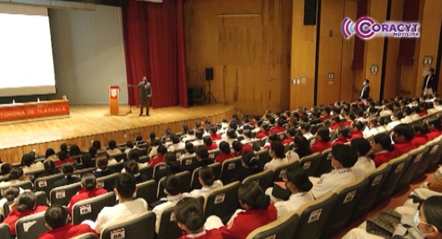 Analizó UATx la evolución profesional de la enfermería