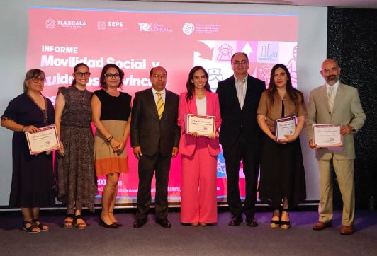 Otorga gobierno estatal apoyo económico, desarrollo personal y atención infantil a mujeres cuidadoras